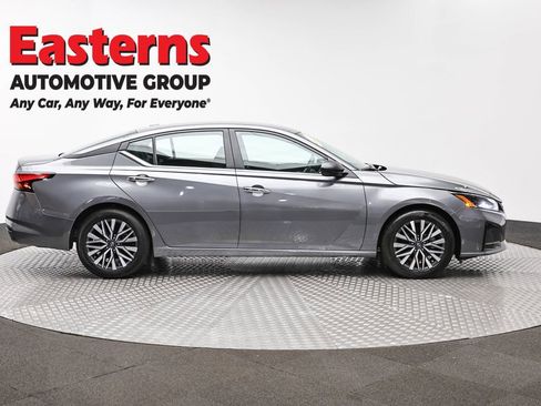 Used 2025 Nissan Altima 2.5 SV image 4