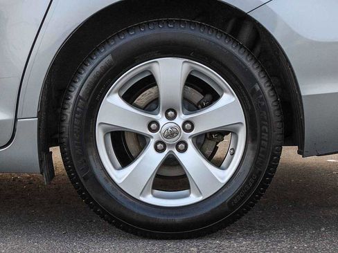 Used 2013 Toyota Sienna LE image 8