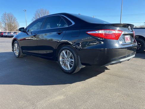 Used 2017 Toyota Camry SE image 6