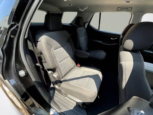 Used 2021 Chevrolet Traverse LT image 24