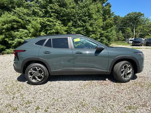 New 2026 Chevrolet Trax LT w/ LT Convenience Package FWD image 12