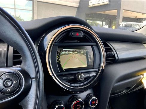 Used 2018 MINI Cooper 2-Door Hardtop image 17