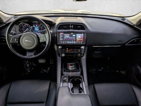 Used 2019 Jaguar F-PACE Premium image 18