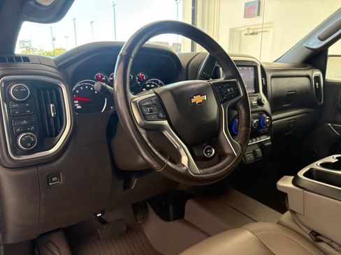 Used 2022 Chevrolet Silverado 1500 LT AWD/4WD image 2