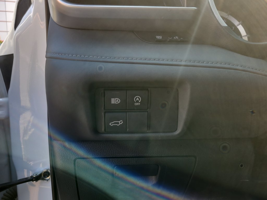 Used 2024 Toyota Highlander XLE FWD image 28