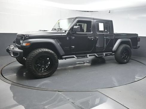 Used 2025 Jeep Gladiator Sport AWD/4WD image 4