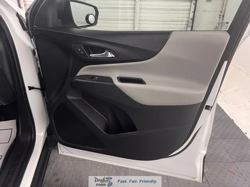 Used 2018 Chevrolet Equinox LS FWD image 35