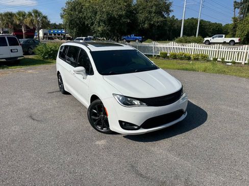Used 2019 Chrysler Pacifica Limited w/ Advanced Safetytec Group FWD image 40