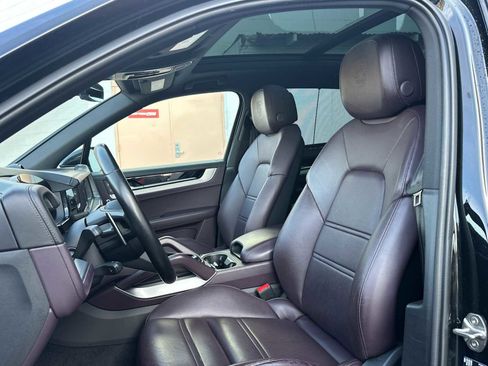 Certified 2024 Porsche Cayenne E-Hybrid image 5