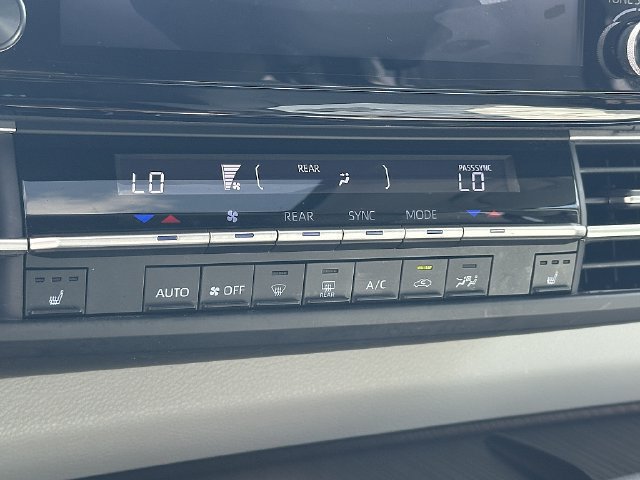 Certified 2024 Toyota Sienna XLE FWD image 28