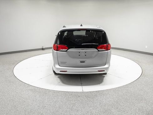 Used 2022 Chrysler Voyager LX FWD image 34