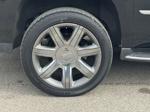Used 2018 Cadillac Escalade ESV Luxury AWD/4WD image 6