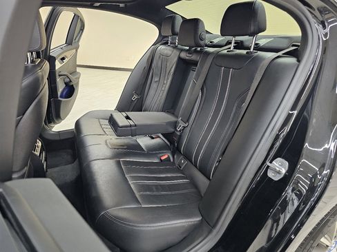 Used 2019 BMW 530e w/ Premium Package image 26