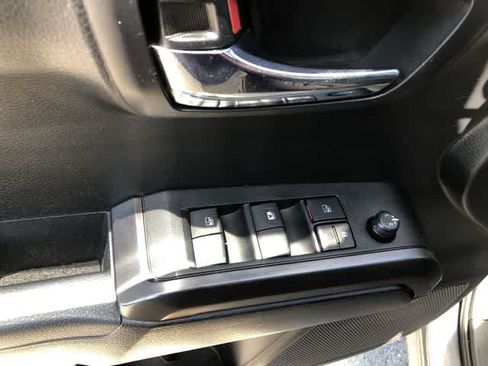 Used 2021 Toyota Tacoma TRD Off-Road AWD/4WD image 31