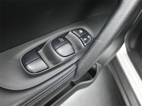 Used 2020 Nissan Rogue SV image 13