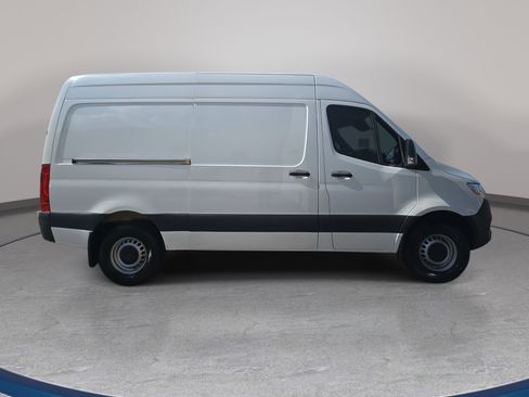 Used 2024 Mercedes-Benz Sprinter 2500 image 4