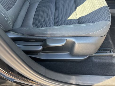 Used 2022 Chevrolet Bolt EUV LT w/ Comfort Package image 20