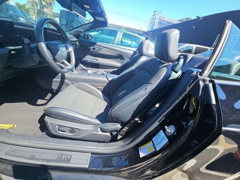 Used 2025 Ford Mustang Convertible RWD image 4