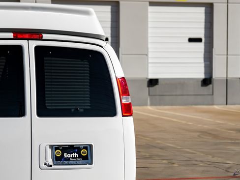 Used 2023 Chevrolet Express 2500 image 12