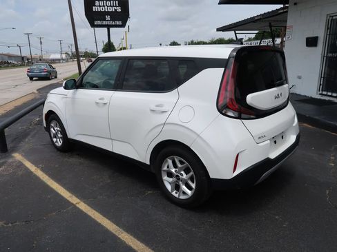 Used 2023 Kia Soul LX w/ Option Group 015 FWD image 4