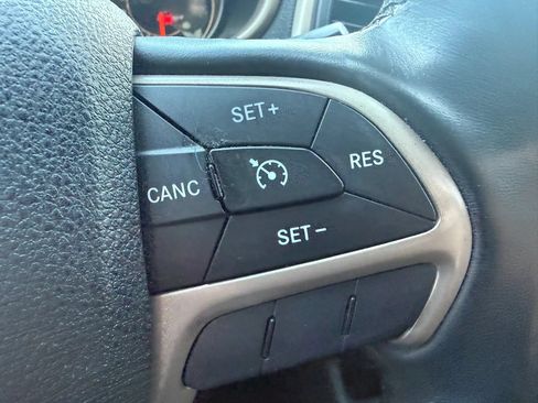 Used 2016 Jeep Cherokee Limited AWD/4WD image 27