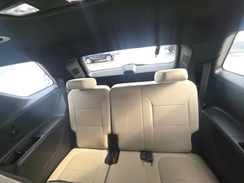 Used 2022 Chevrolet Traverse LS image 28