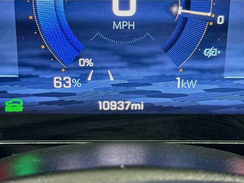 Used 2024 Chevrolet Equinox EV RS FWD image 19