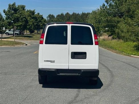 Used 2012 Chevrolet Express 1500 RWD image 5