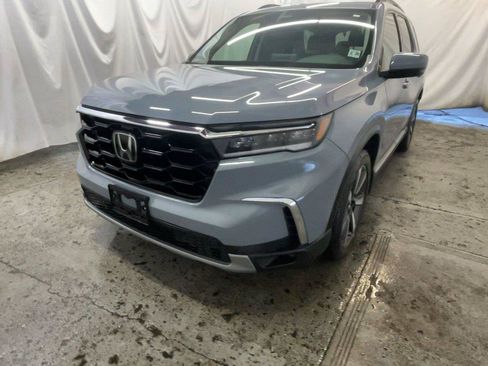 Certified 2023 Honda Pilot Touring image 13