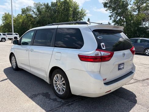 Used 2015 Toyota Sienna XLE w/ XLE Navigation Package FWD image 3