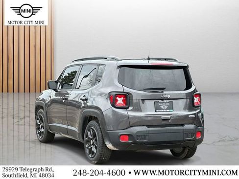 Used 2018 Jeep Renegade Latitude w/ Popular Equipment Group FWD image 5