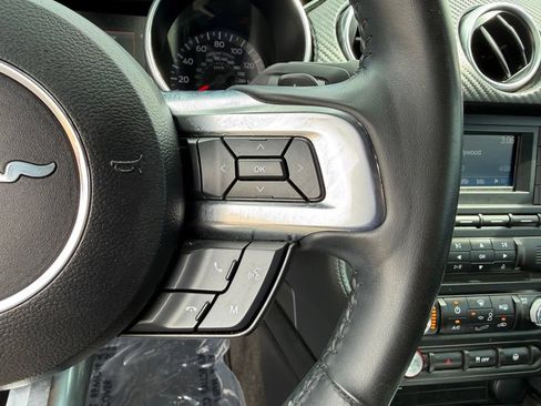 Used 2018 Ford Mustang Coupe RWD image 20