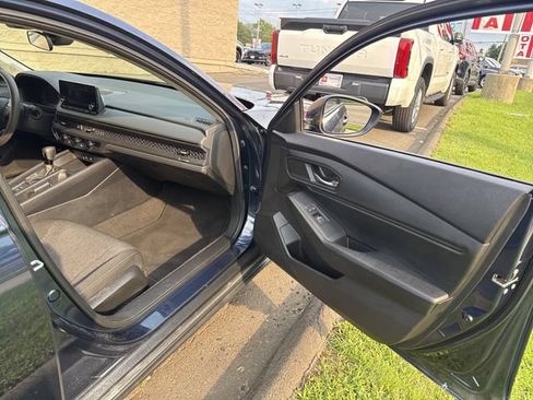 Used 2023 Honda Accord EX image 32