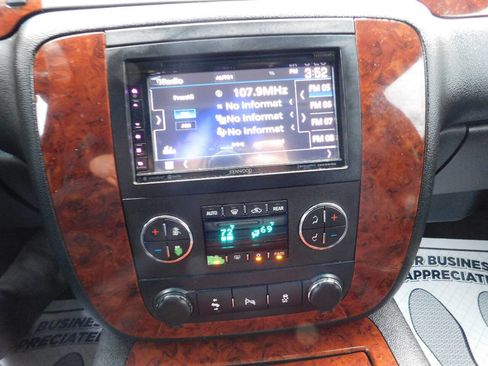 Used 2013 Chevrolet Tahoe LT w/ Luxury Package image 38