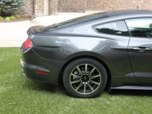 Used 2017 Ford Mustang Coupe RWD image 19