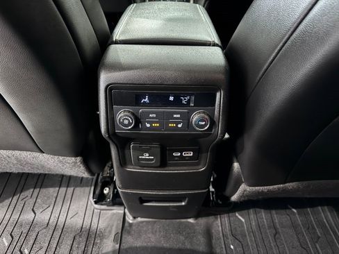 Certified 2021 GMC Acadia Denali w/ Denali Technology Package AWD/4WD image 29