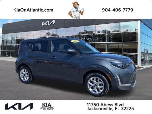 Used 2025 Kia Soul LX FWD image 1