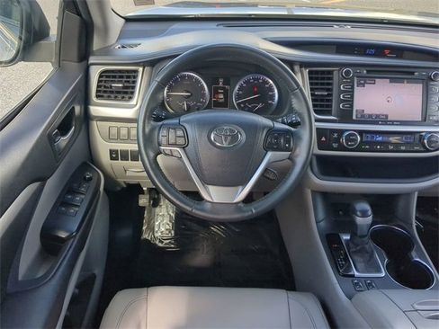 Used 2016 Toyota Highlander XLE image 16