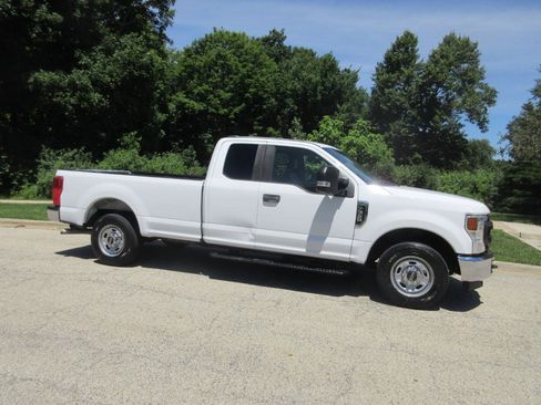 Used 2020 Ford F250 XL w/ Power Equipment Group RWD image 4