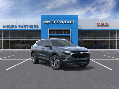 New 2026 Chevrolet Trax LT image 2
