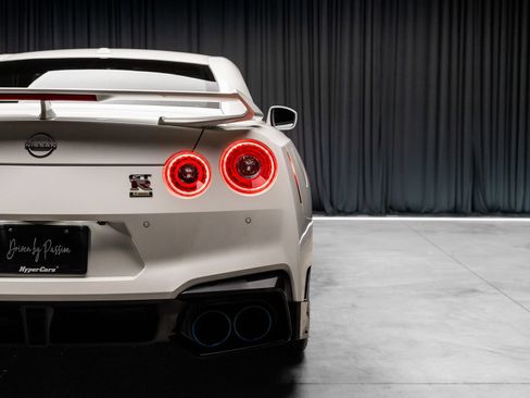 Used 2024 Nissan GT-R w/ Floor Mat Package AWD/4WD image 41