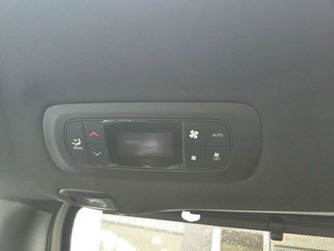 New 2026 Chrysler Pacifica Select AWD/4WD image 28