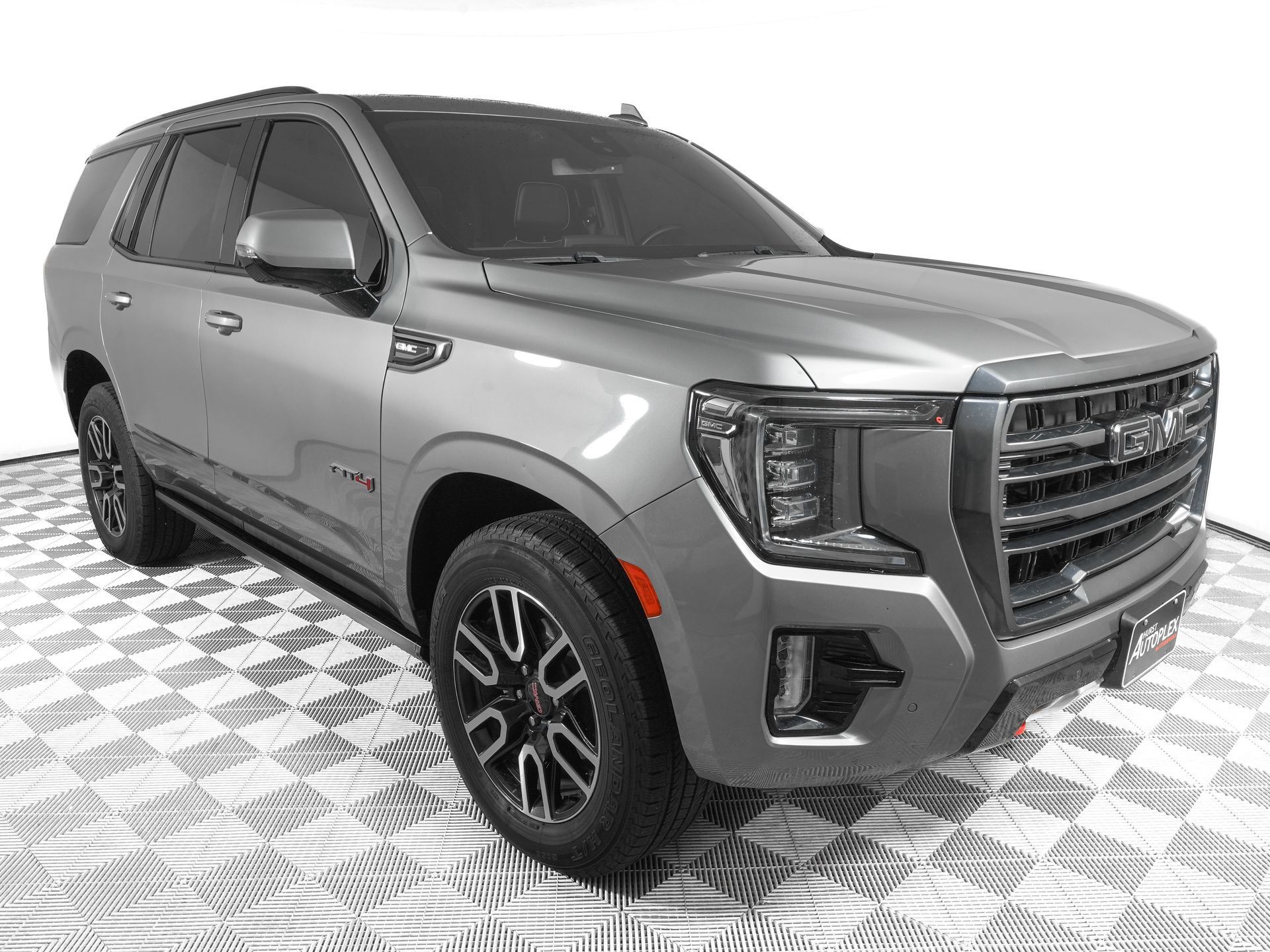 Used 2023 GMC Yukon AT4 AWD/4WD image 2