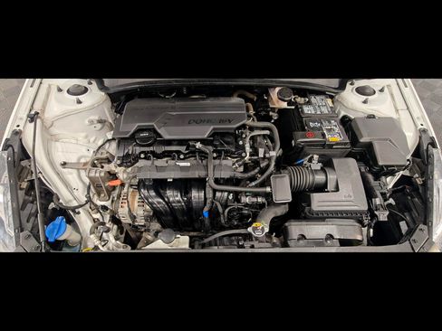 Used 2021 Hyundai Elantra SE FWD image 36