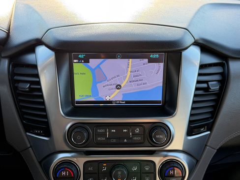 Used 2020 Chevrolet Suburban LT image 22