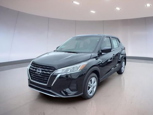 Used 2025 Nissan Kicks Play S image 8