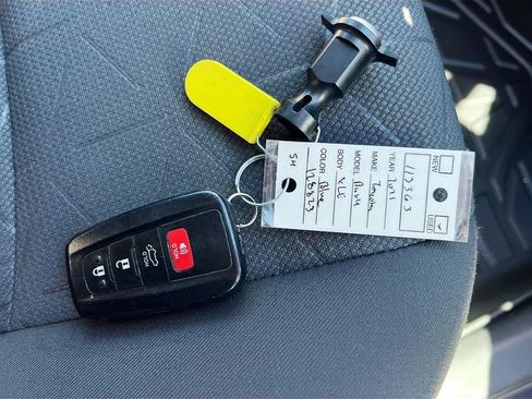 Used 2021 Toyota RAV4 XLE w/ Convenience Package FWD image 32