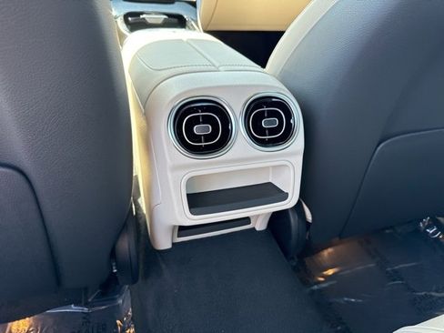 New 2025 Mercedes-Benz C 300 Sedan image 11