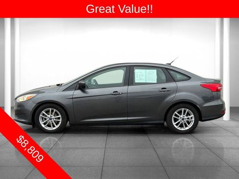 Used 2018 Ford Focus SE image 2