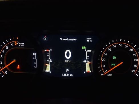 Used 2024 Jeep Wrangler Unlimited Sahara w/ Technology Group AWD/4WD image 27
